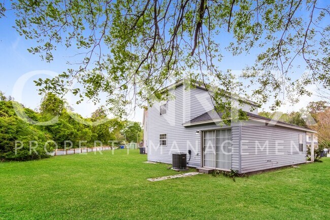 Building Photo - Beautiful 3 Bedroom in West Ashley!