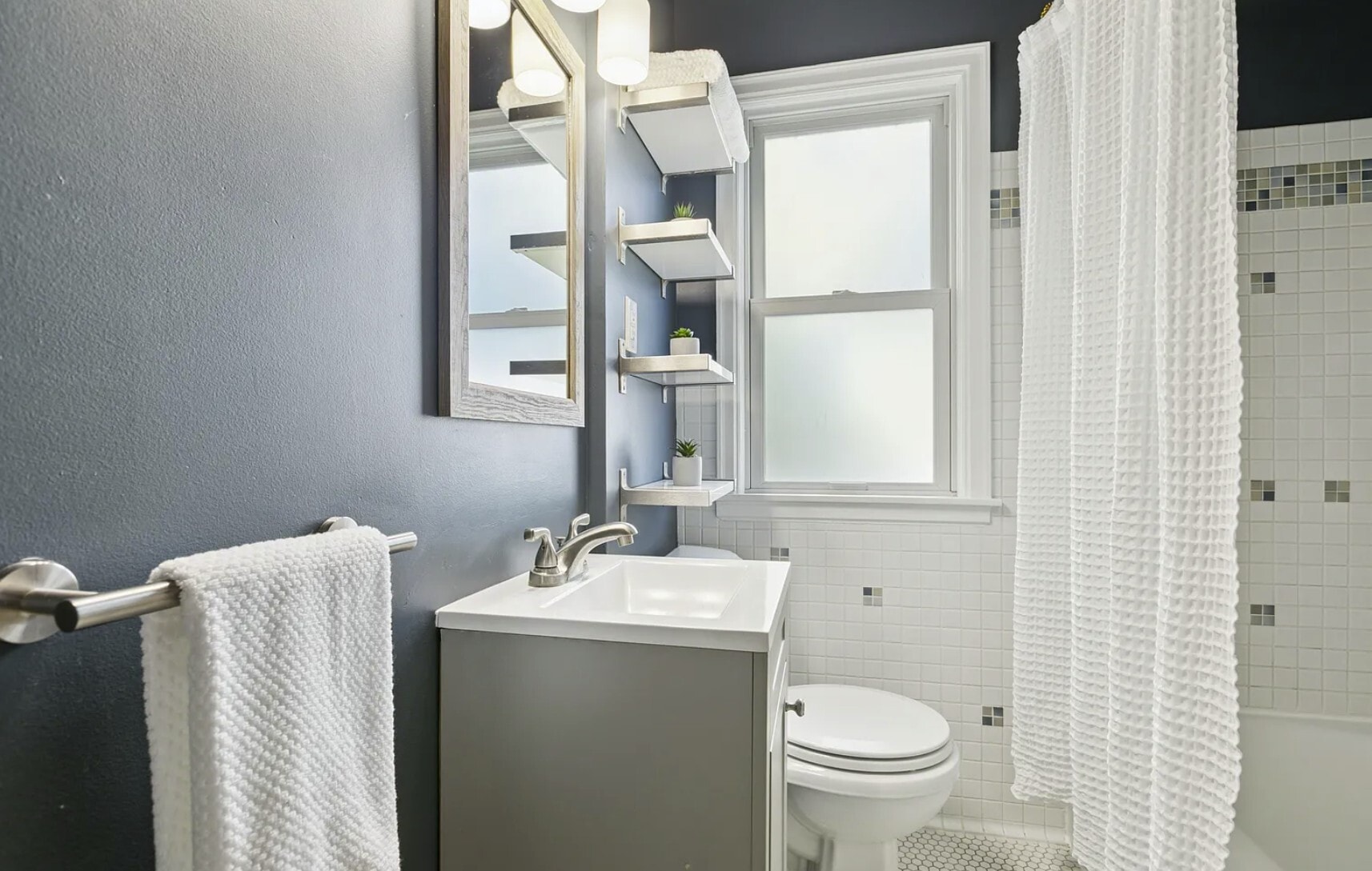 Building Photo - 5749 Pleasant Ave