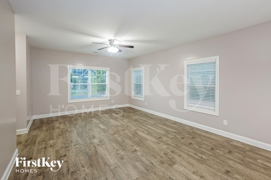 Building Photo - 1401 E First Street