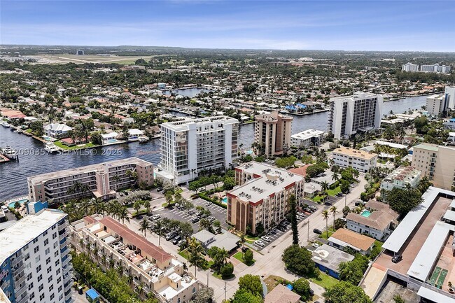 Building Photo - 400 N Riverside Dr