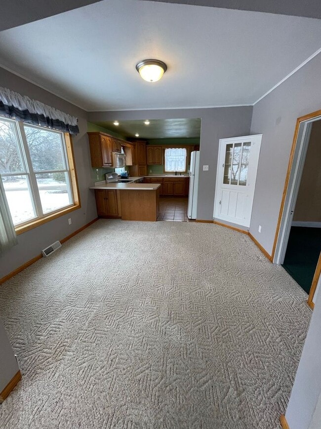 Building Photo - Single Family Home Available Now in Wittenberg WI!