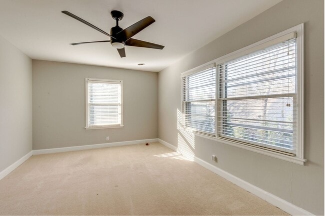 Building Photo - Spacious Green Hills Retreat | 3–4BR, 3BA ...