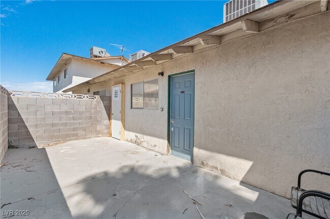 Building Photo - 2896 Klinger Cir