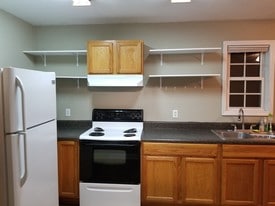 Building Photo - 2880 Edenvale Rd