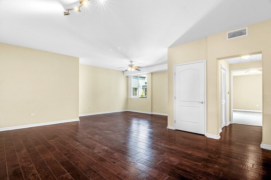 Building Photo - 629 Traction Ave