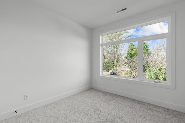 Building Photo - Luxurious New Construction 4BD, 4BA Downto...