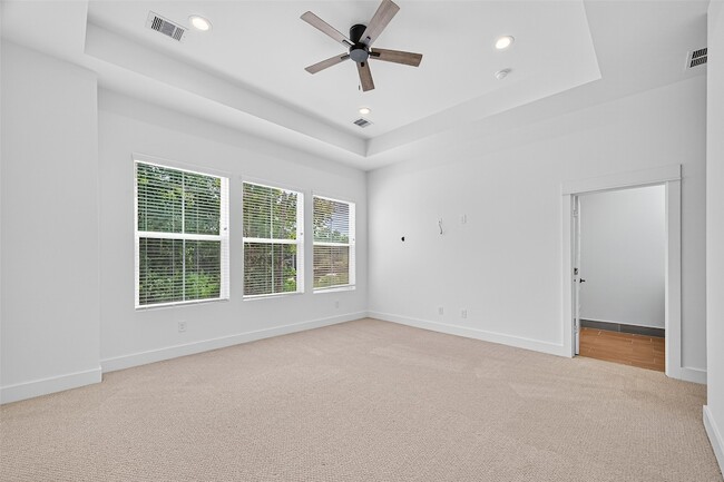 Building Photo - 1070 Mansfield St