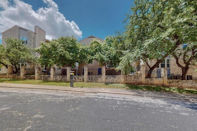 Building Photo - 2414 Longview St