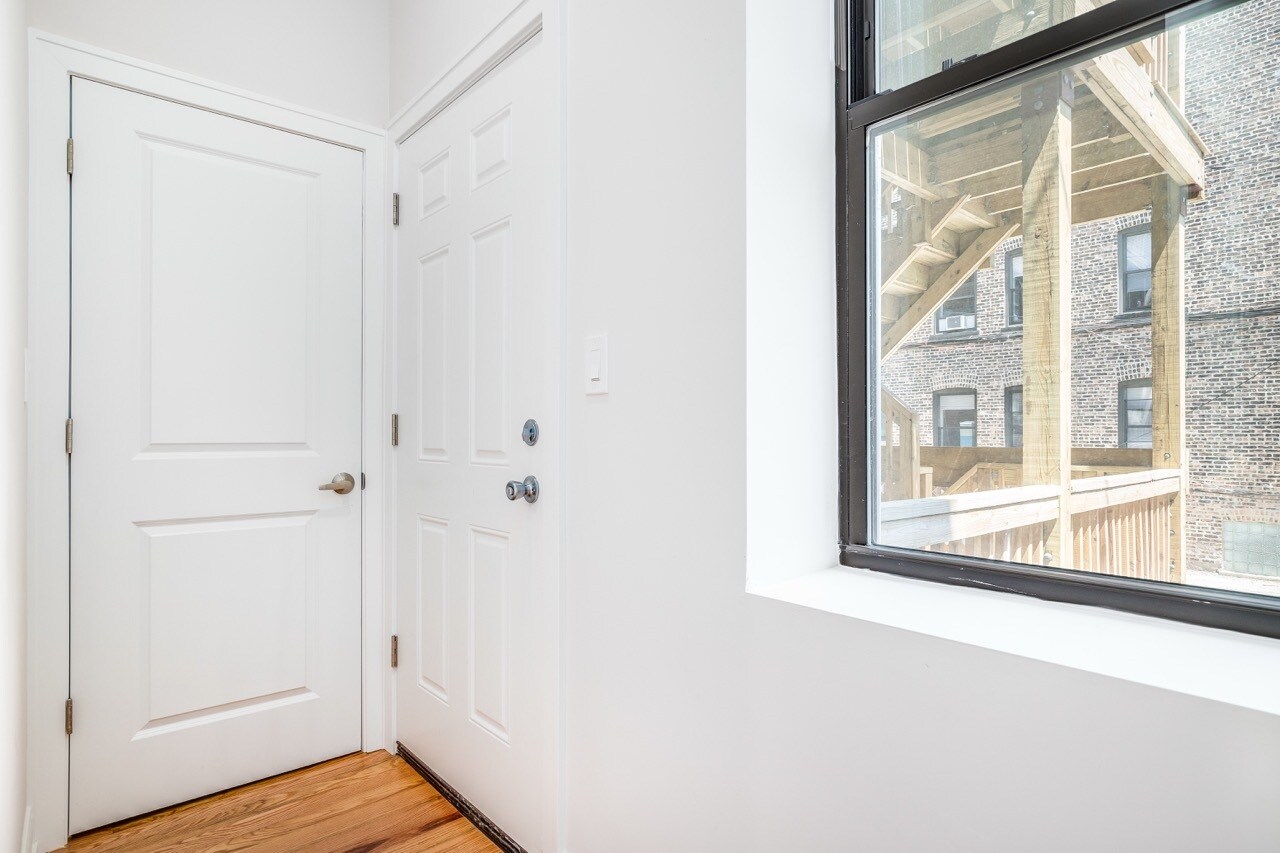 Building Photo - 5407 S Harper Ave