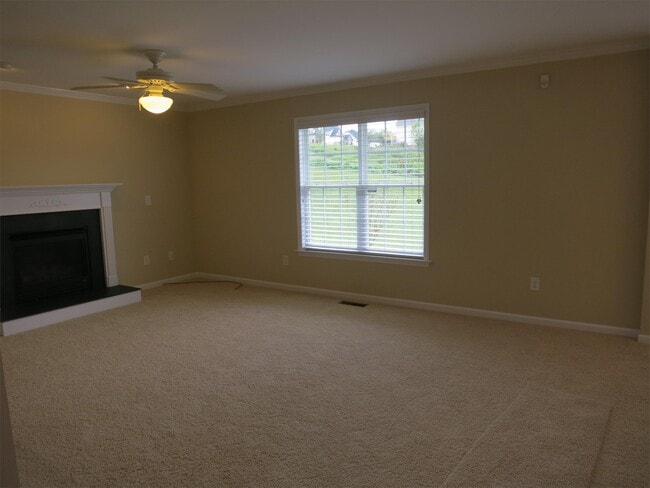 Building Photo - 305 Cinnamon Way