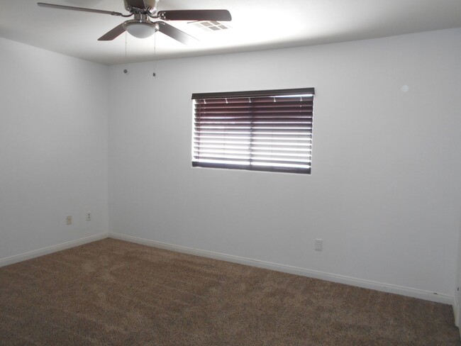 Building Photo - 4-Bedroom Rental Home with Modern Amenities