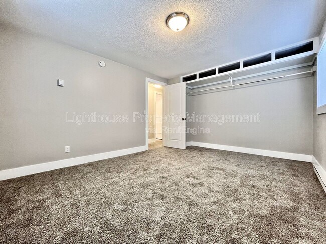 Building Photo - 1490 Carmil Dr