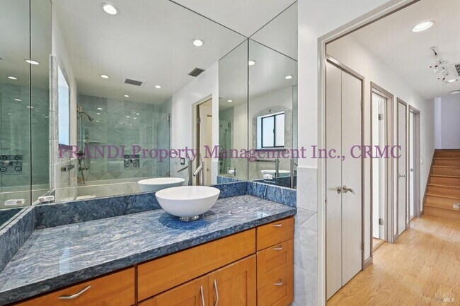 Building Photo - 4 Milland Ct