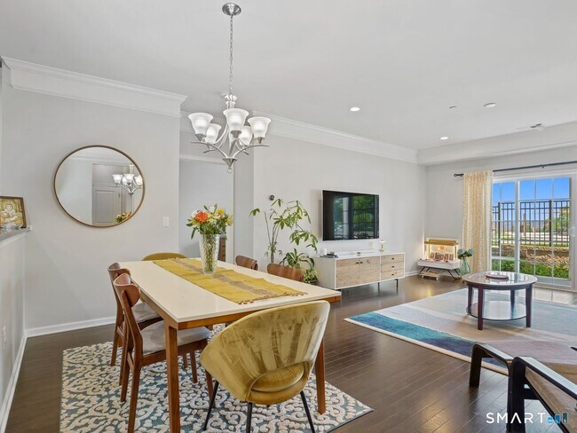 Building Photo - 302 Center Meadow Ln