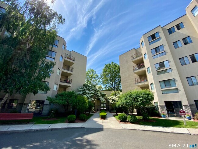 Building Photo - 1204 Whitney Ave