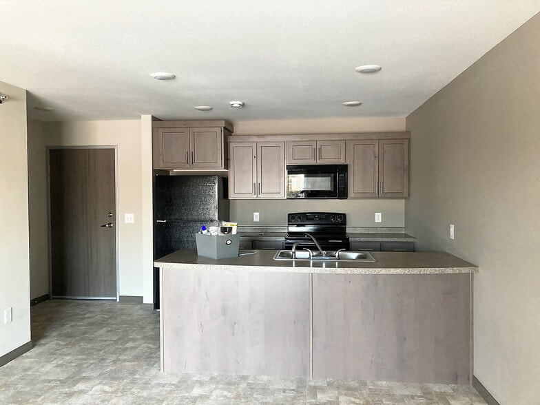 Kitchen - Thunder Hawk Apartments
