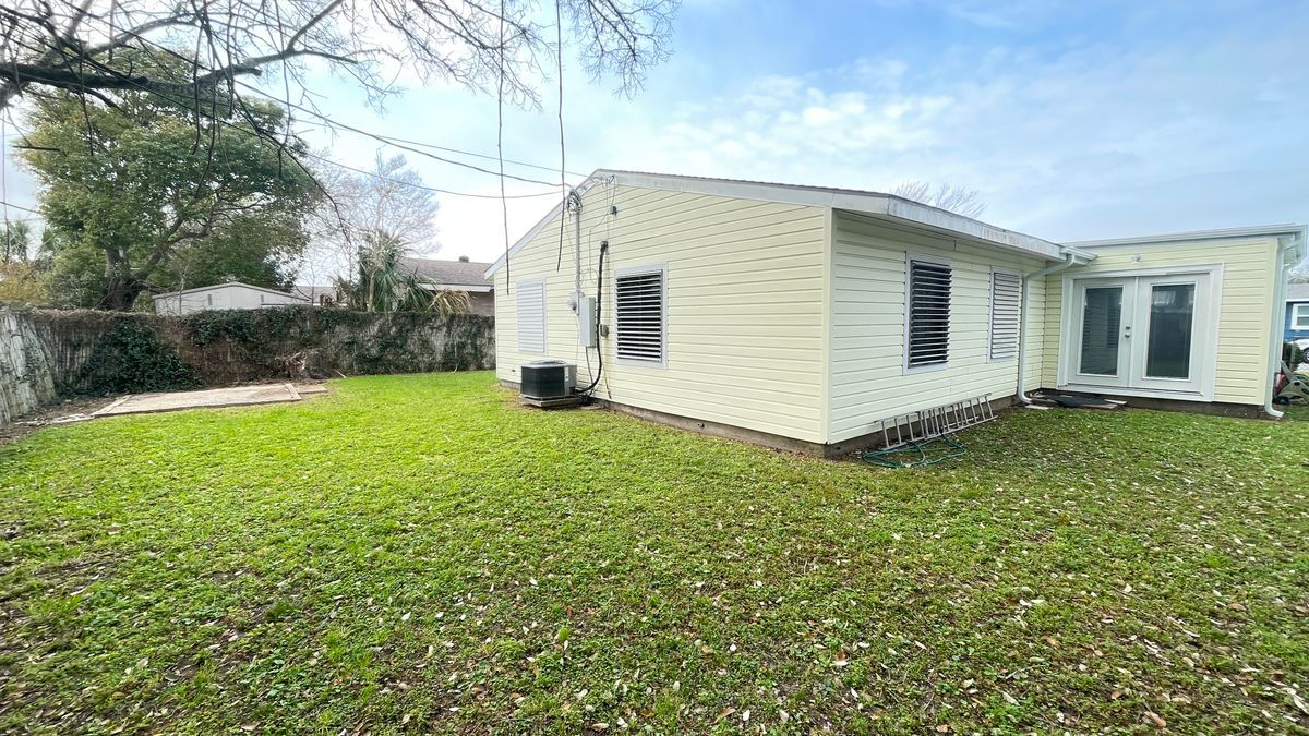 Building Photo - 17 Manor Way