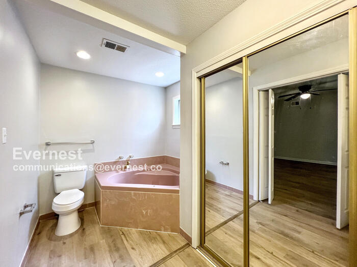 Building Photo - 5697 Tulip Tree Dr