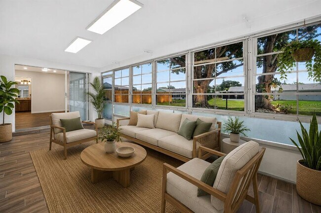 Building Photo - 430 Sunnyside Dr