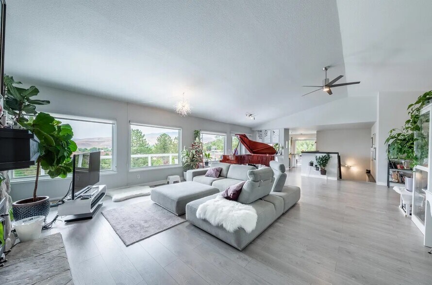 Building Photo - 932 University Ridge Ct