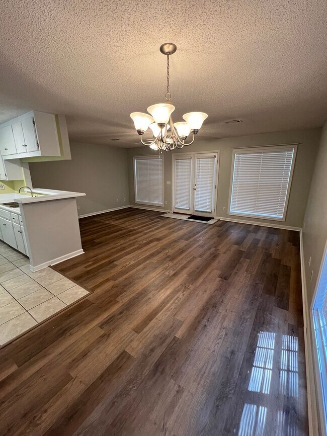 Building Photo - 140 Woodmere Dr