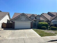 Building Photo - Beautiful 3 Bedroom, 2 Bath Brentwood Home