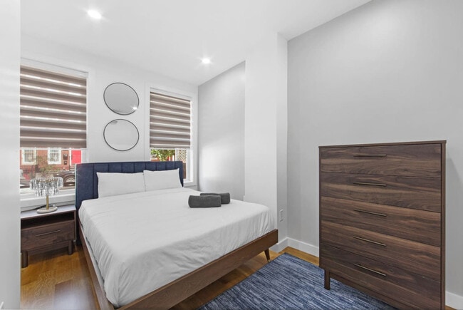 Building Photo - 564 W 182nd St