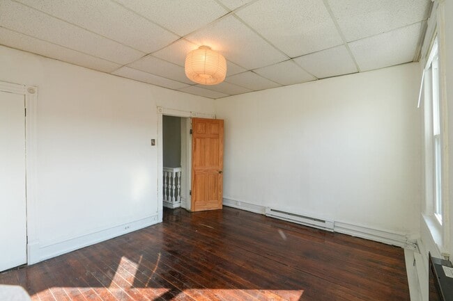 Building Photo - 2127 Morris St