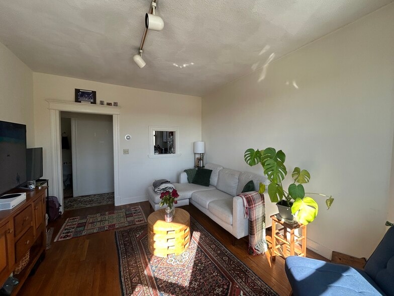 Building Photo - 1669 Commonwealth Ave