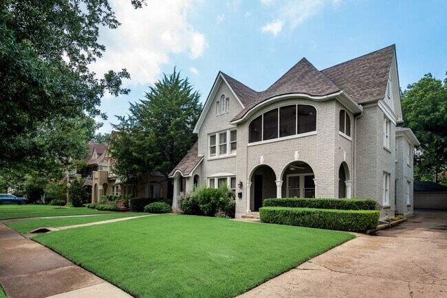 Building Photo - 4208-10 Normandy AVE