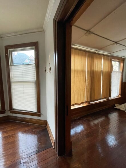 Building Photo - 1006 State St