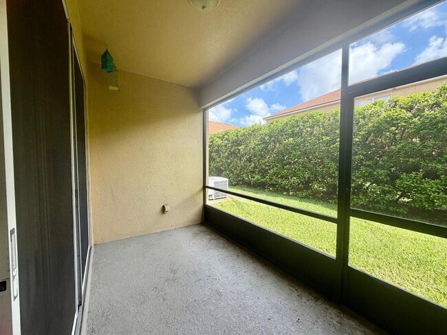 Building Photo - 3041 Ashland Ln S