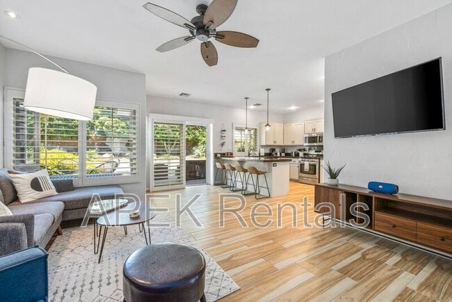 Building Photo - 79150 Ocotillo Dr