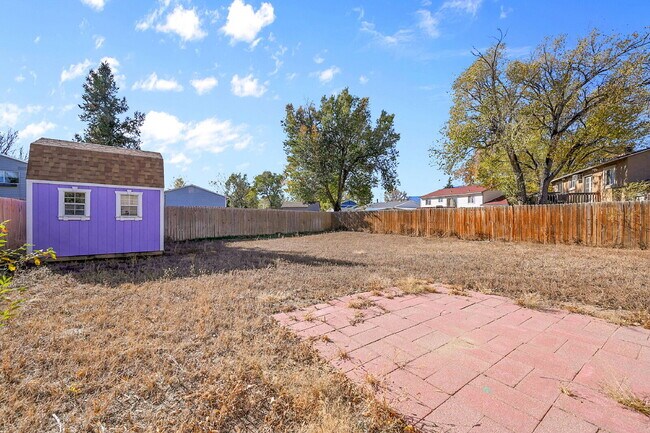 Building Photo - $1,900.00, 3-bed, 2-bath located in Colora...