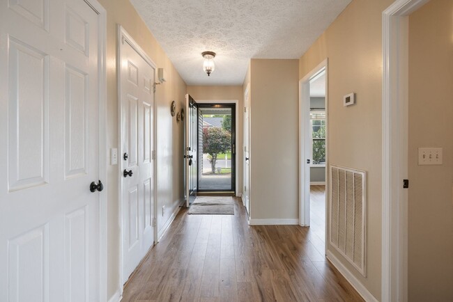 Building Photo - Single Family Home For Lease