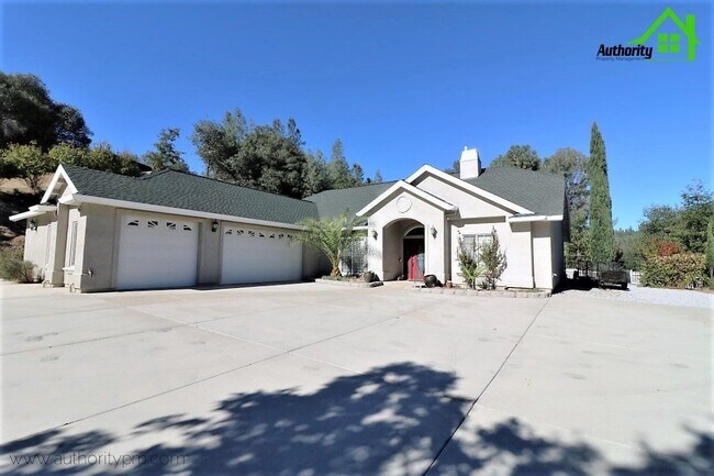 Building Photo - 14270 Quail Springs Rd