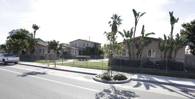 Primary Photo - 436-442 W Valencia Dr