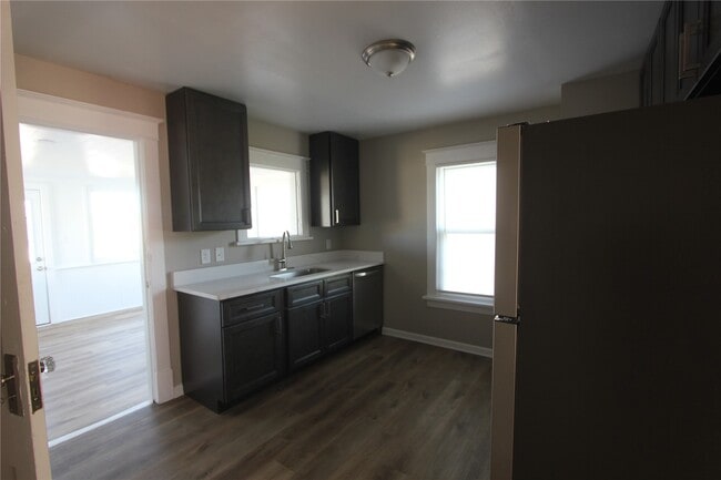 Building Photo - 1034 N Rock Hill Rd