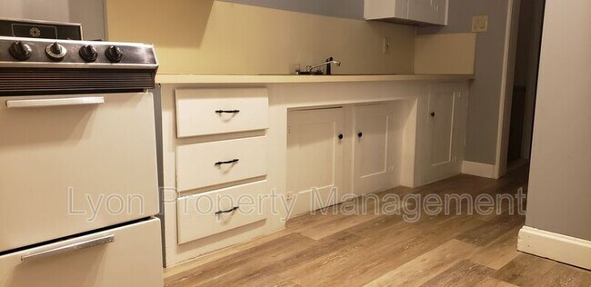 Building Photo - 218 Morris Ave