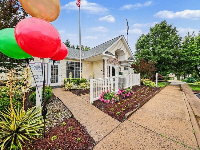 Building Photo - 33 Fern Oak Cir