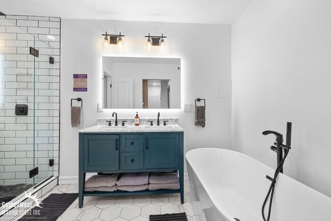 Building Photo - Modern 3Bdm 2Ba Unfurnished Downstairs Unit Located in the Heart of San Diego’s Vibrant Old Town ...