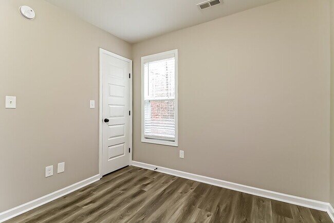 Building Photo - 174 Carissa Dr