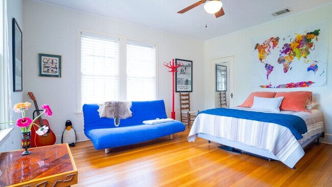 Building Photo - J19(A-B)