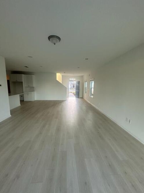 Building Photo - 572 Silver Landing Dr