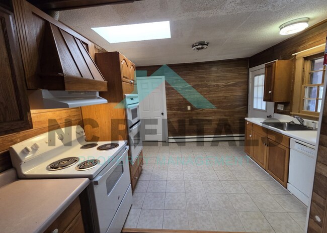 Building Photo - 3716 Dawson Ave