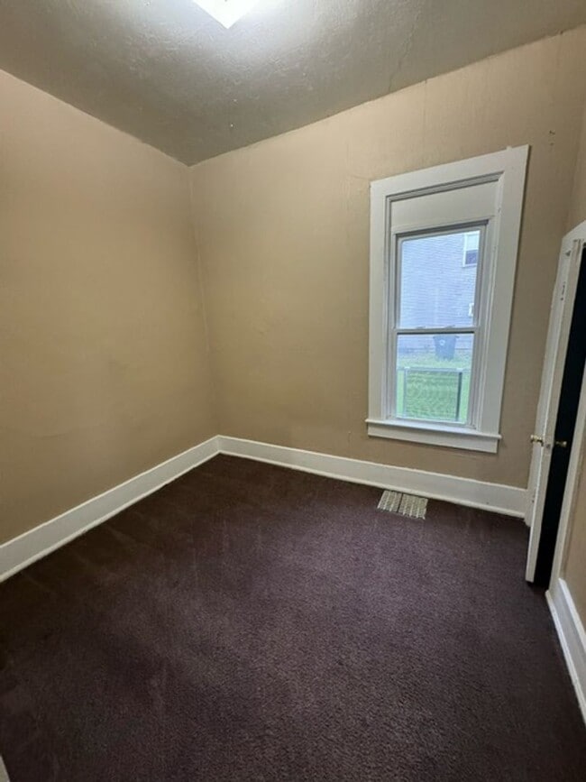 Building Photo - 1334 Huestis Ave