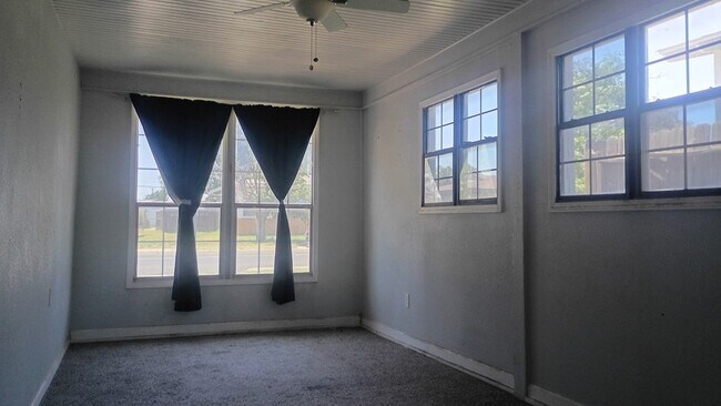 Building Photo - 312 McKnight Dr