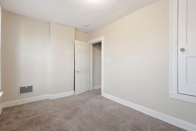 Building Photo - 498-500 N Champion Ave