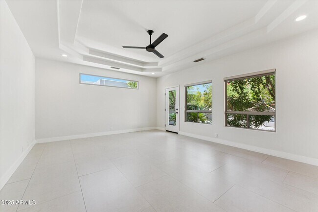 Building Photo - 6139 N 31st Ct