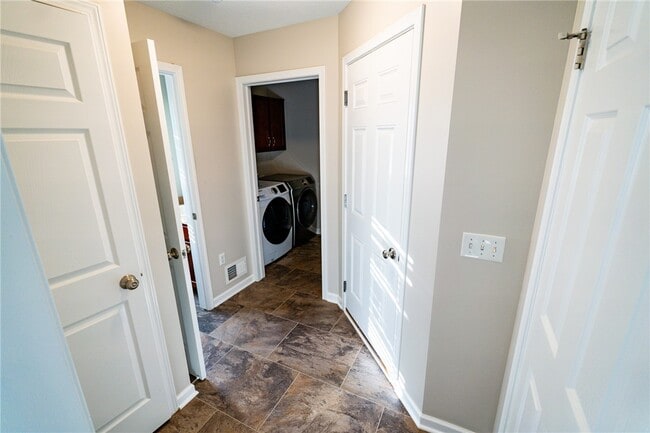 Building Photo - 649 Kayloc Cir